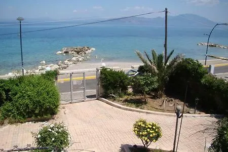 House With View 公寓 *